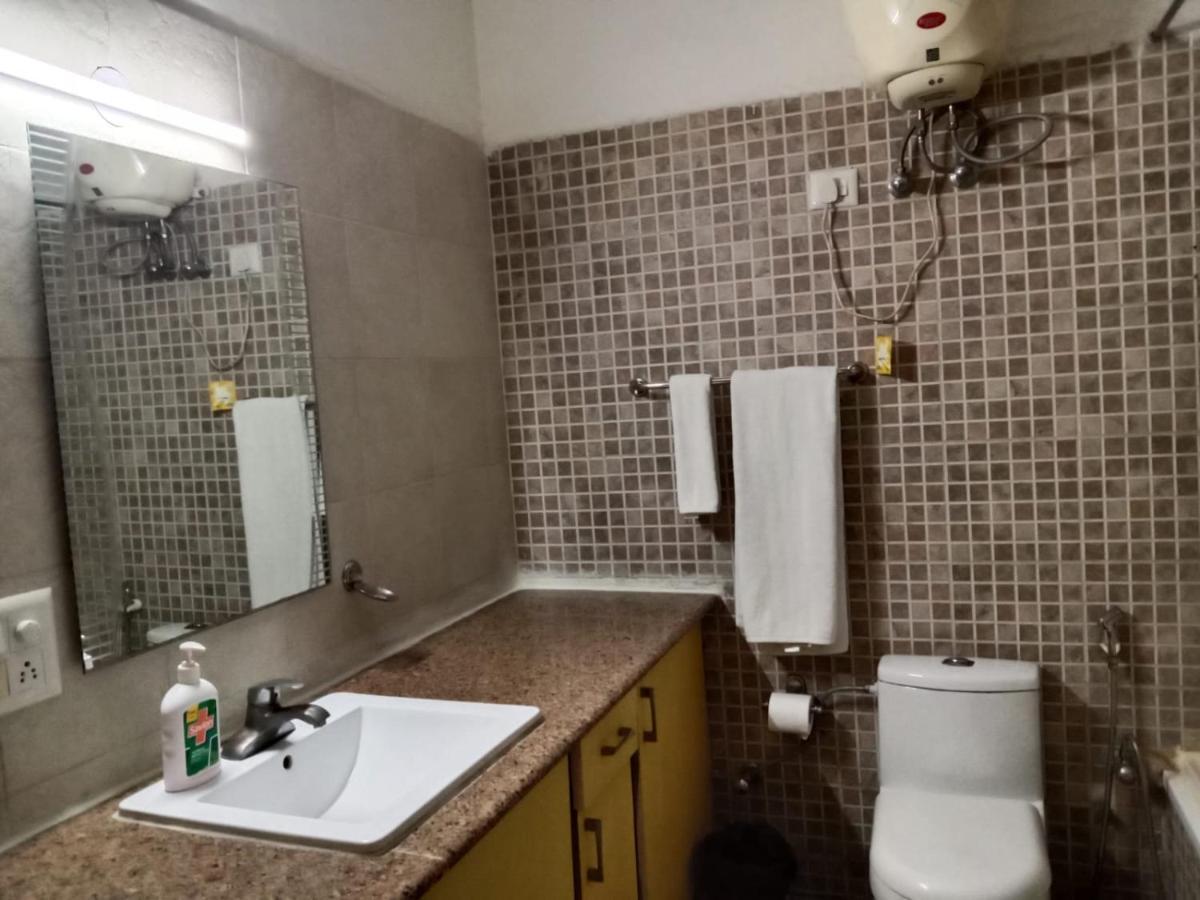 Studio Serviced Apartments Near Fortis Hospital Gurgaon Exterior photo